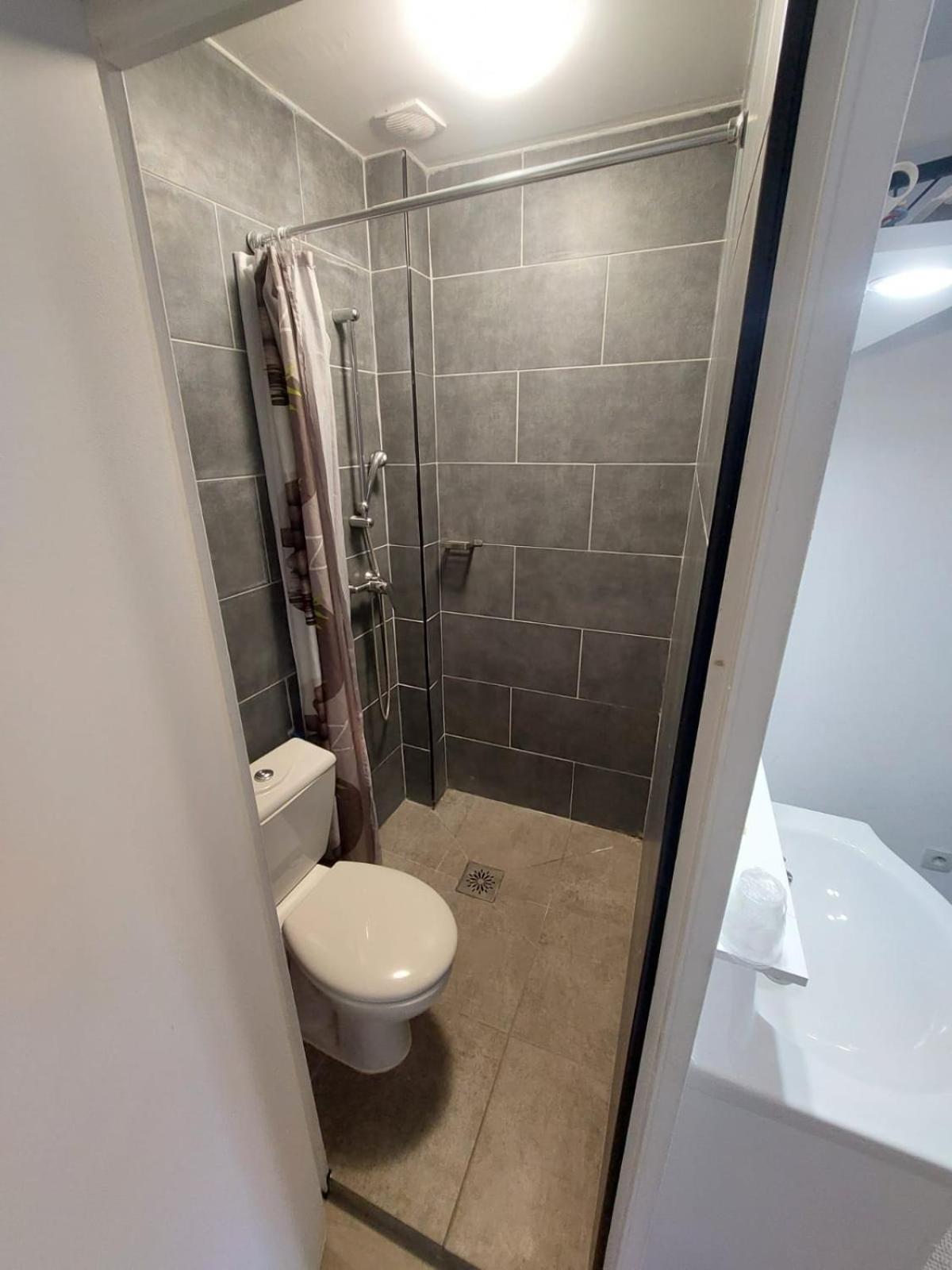 Le Kleber Hotell Montreuil  Exteriör bild