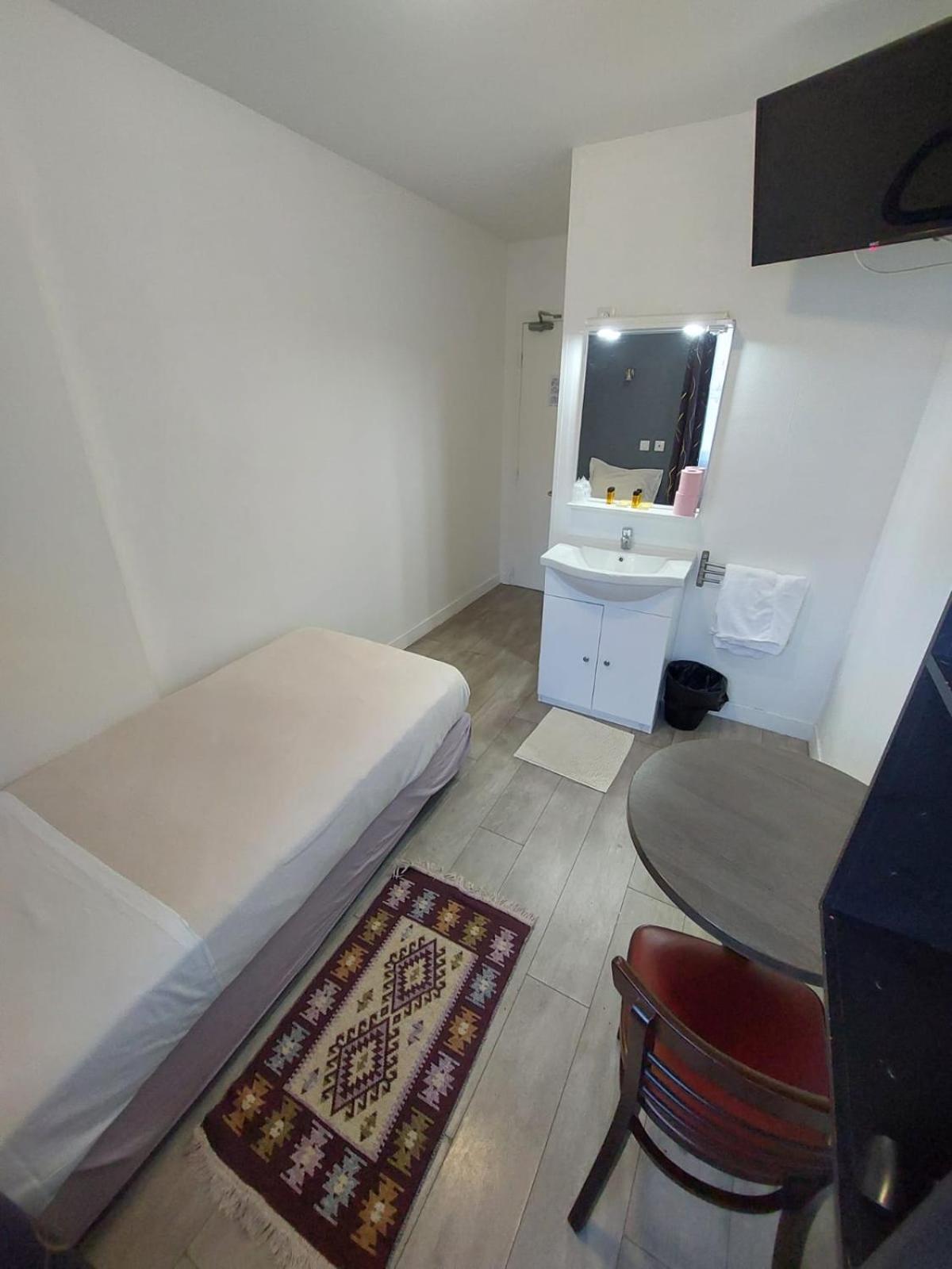 Le Kleber Hotell Montreuil  Exteriör bild